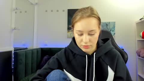 melissa_new22 online show from November 3, 2025, 12:02 am