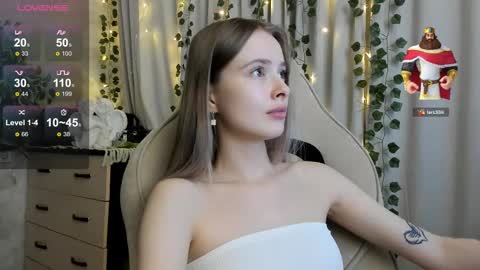 Snapshot of mell_milles chatting on December 14, 2025, 3:28 pm mell milles online show from December 14, 2025, 3:28 pm