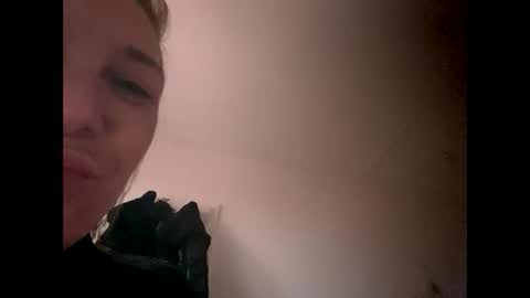 Snapshot of melli23 chatting on December 13, 2024, 1:55 pm Melli online show from December 13, 2024, 1:55 pm