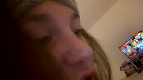 Snapshot of melli23 chatting on January 1, 2025, 1:47 am Melli online show from January 1, 2025, 1:47 am