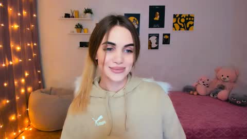 Tessa online show from January 7, 2025, 8:42 pm