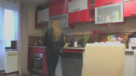 Melly online show from February 5, 2025, 7:50 am