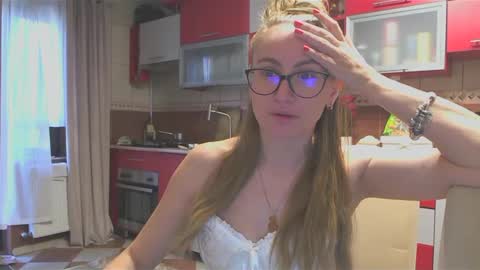 Melly online show from February 10, 2025, 8:20 am