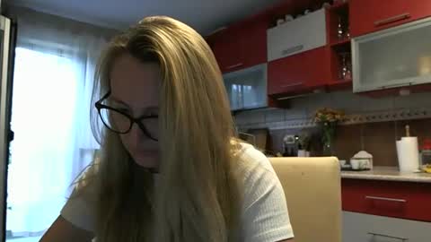 Melly online show from September 11, 2025, 6:35 am