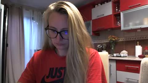 Melly online show from September 12, 2025, 7:08 am