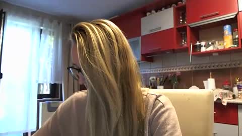 Melly online show from September 16, 2025, 6:25 am