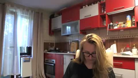 Melly online show from September 18, 2025, 6:15 am