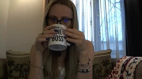 Melly online show from November 20, 2025, 7:19 am