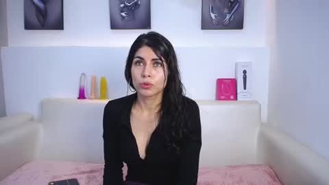 Snapshot of melodiroux_ chatting on October 21, 2025, 1:01 pm Melodi online show from October 21, 2025, 1:01 pm