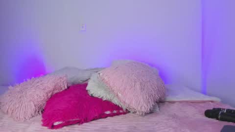 Snapshot of melody__77 chatting on February 3, 2025, 8:35 pm online show from February 3, 2025, 8:35 pm