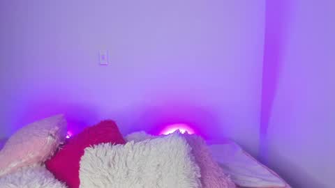 Snapshot of melody__77 chatting on February 19, 2025, 3:49 pm online show from February 19, 2025, 3:49 pm