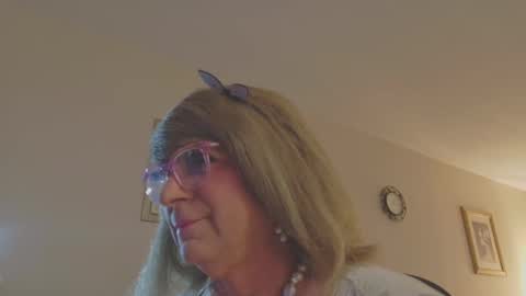 Snapshot of melodyredux_62 chatting on September 10, 2025, 3:45 pm Melody online show from September 10, 2025, 3:45 pm