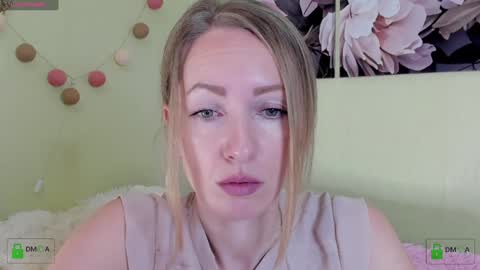 Snapshot of melodyys chatting on December 4, 2024, 3:43 pm Melody My schedule this week Wednesday Thursday Sunday online show from December 4, 2024, 3:43 pm