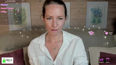 Snapshot of melodyys chatting on October 2, 2025, 4:03 pm Melody My schedule this week Wednesday Thursday Sunday online show from October 2, 2025, 4:03 pm