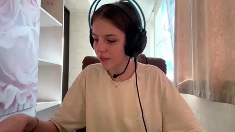 Hi Im Aria 18 years old online show from October 2, 2025, 12:01 pm