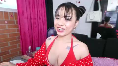 Snapshot of mena_hicks chatting on September 12, 2025, 10:10 pm Heart  online show from September 12, 2025, 10:10 pm