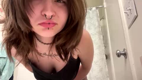 meowmeowkitti69 online show from November 5, 2025, 8:42 pm