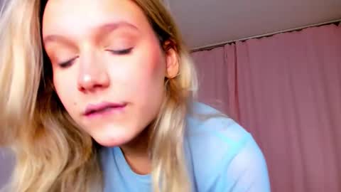 Lilu online show from November 29, 2025, 4:15 am