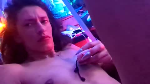 gurlnips online show from December 2, 2025, 10:53 am