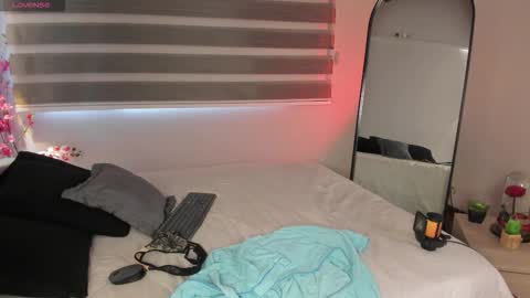 Merida  online show from October 18, 2025, 1:12 pm