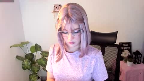 laura 3 i am independent model online show from November 10, 2025, 2:43 am