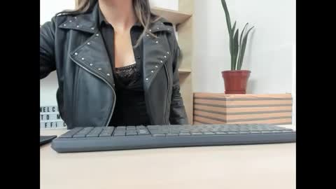 Merlina online show from September 30, 2025, 2:44 pm