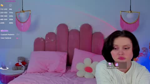 Anna online show from March 7, 2025, 12:45 pm