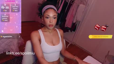 mew2wo online show from November 24, 2025, 7:19 am