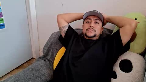 mexidaddycan online show from December 15, 2025, 6:23 pm