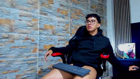 Snapshot of mexwilliams chatting on October 28, 2025, 12:52 pm mexwilliams online show from October 28, 2025, 12:52 pm