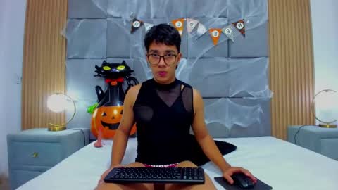 Snapshot of mexwilliams chatting on November 1, 2025, 12:29 pm mexwilliams online show from November 1, 2025, 12:29 pm