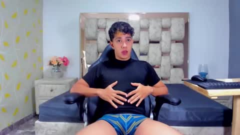 Snapshot of mexwilliams chatting on December 1, 2025, 12:43 pm mexwilliams online show from December 1, 2025, 12:43 pm