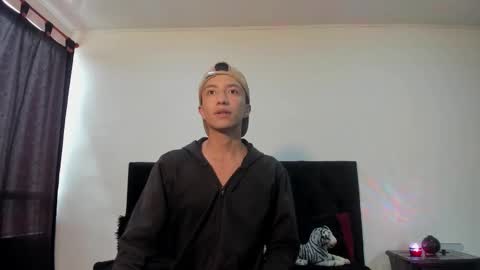 Snapshot of mhatias_ chatting on November 17, 2025, 3:51 pm MATHIAS online show from November 17, 2025, 3:51 pm