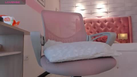 Snapshot of mhellissaw chatting on February 28, 2025, 7:37 am melissa online show from February 28, 2025, 7:37 am