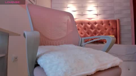 Snapshot of mhellissaw chatting on March 5, 2025, 8:10 am melissa online show from March 5, 2025, 8:10 am