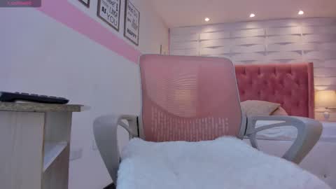 Snapshot of mhellissaw chatting on October 24, 2025, 10:00 am melissa online show from October 24, 2025, 10:00 am