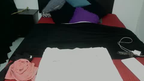 Snapshot of mhia1972 chatting on December 5, 2025, 2:58 pm mhia1972 online show from December 5, 2025, 2:58 pm