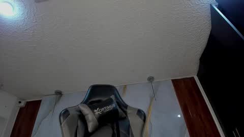 Violett online show from November 18, 2025, 6:01 pm