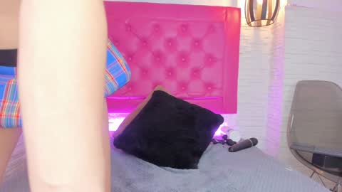 Snapshot of mia__099 chatting on January 15, 2025, 7:01 pm Mia Blonde online show from January 15, 2025, 7:01 pm