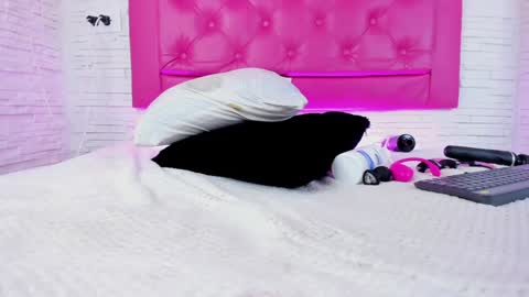 Snapshot of mia__099 chatting on January 29, 2025, 11:25 pm Mia Blonde online show from January 29, 2025, 11:25 pm