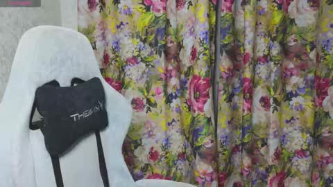 Mia online show from October 25, 2025, 7:41 pm