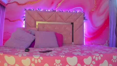 mia__blaze_ online show from October 28, 2025, 2:59 am