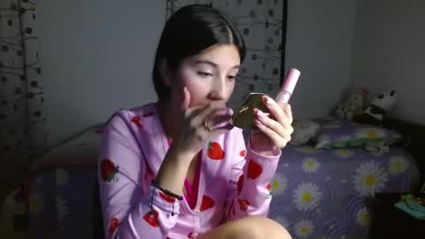 Mia online show from March 4, 2025, 11:32 pm