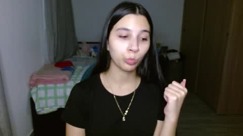 Mia online show from September 22, 2025, 3:41 am