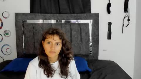 Mia and Kenai online show from December 17, 2025, 12:22 pm