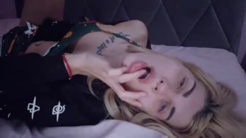 Snapshot of mia_angel chatting on November 4, 2025, 4:33 am mia_angel online show from November 4, 2025, 4:33 am