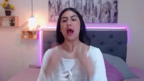 M I A  A Y R A online show from October 10, 2025, 3:11 pm