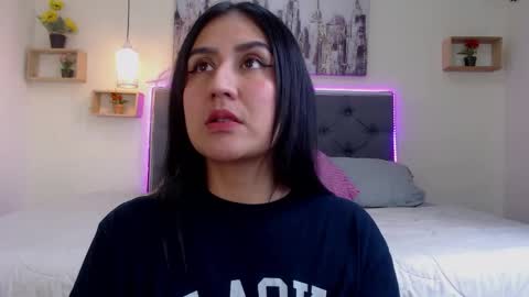 M I A  A Y R A online show from October 16, 2025, 4:19 pm