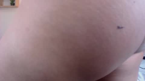 M I A  A Y R A online show from October 18, 2025, 4:41 pm