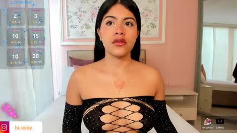 Mia Cano online show from November 26, 2025, 11:44 am